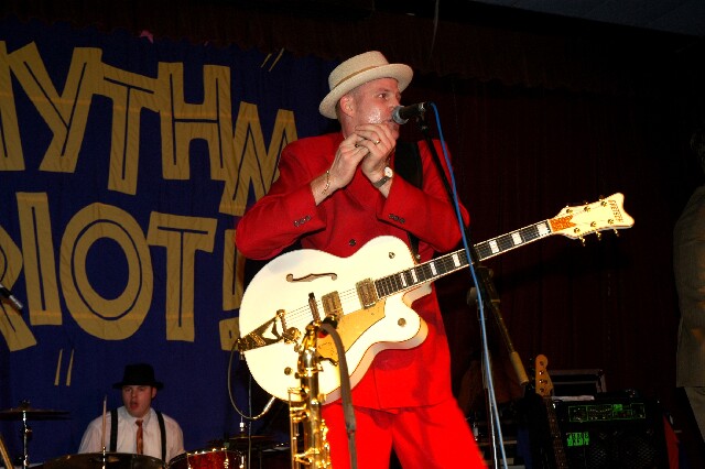 min 2005 11 27 riot 099